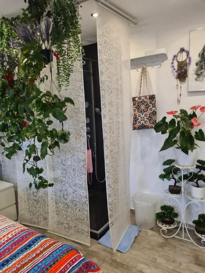 Cozy Room With A Beautiful Garden View Баунатал Екстериор снимка